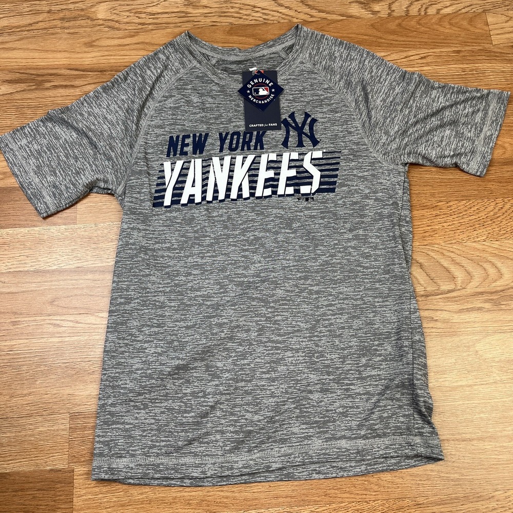 New‎ York Yankees Men's Fanatics Short Sleeve Shirt Grey Size Small NEW
